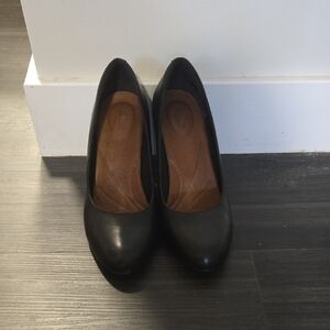 Clarks Black Low Heel Pumps